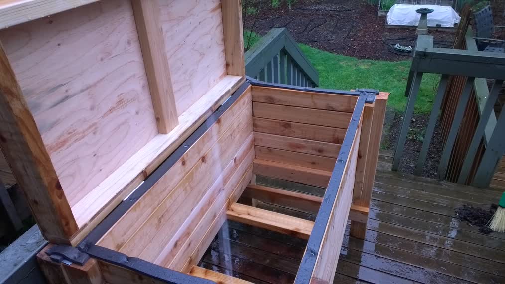 Worm Bin for Kitchen Waste Composting - Inside View